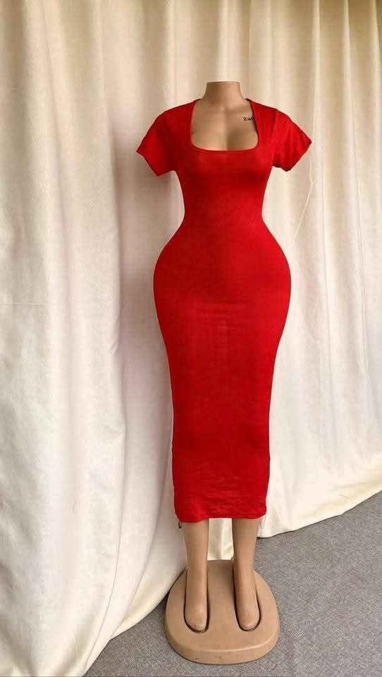 Robe féminine de qualité disponible en plusieurs couleurs