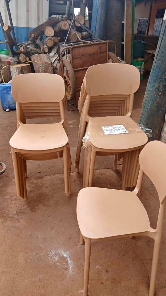  Chaise en plastique