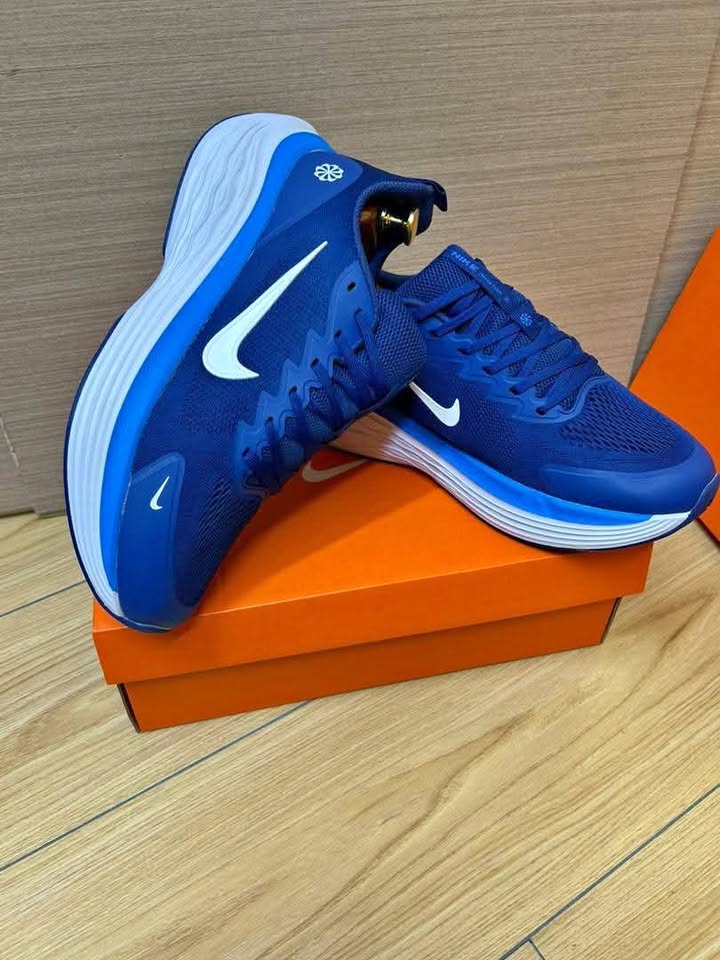 Tennis d'origine haut de gamme dans le carton