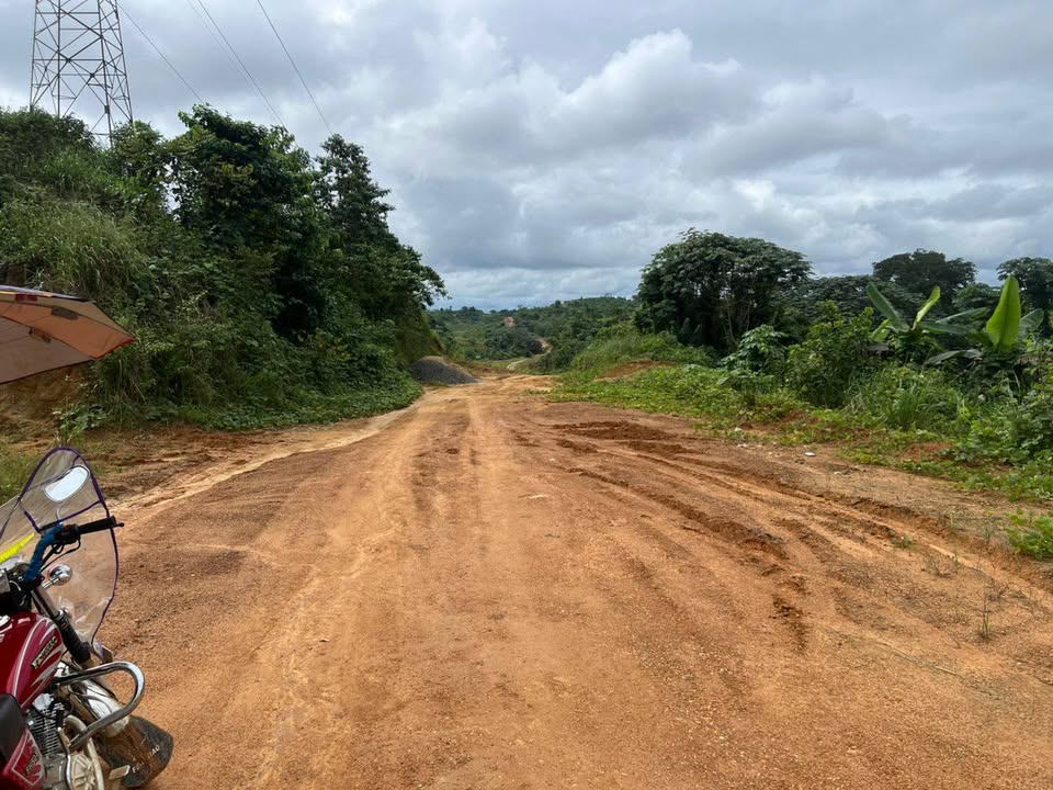  TERRAIN COMMERCIAL 𝗮̀ 𝘃𝗲𝗻𝗱𝗿𝗲 – LENDI NGOMBÉ DOUALA 5